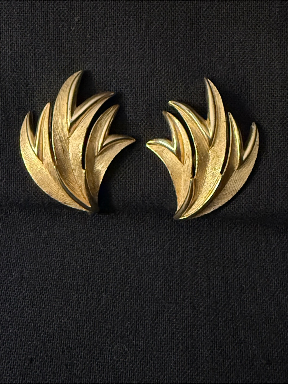 Vintage Crown Trifari Flame Clip-on Earrings - MCM Gold Tone Trifarium